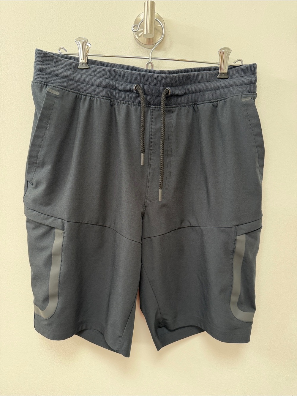 Under Armour Men's Charcoal Gray Athletic Shorts